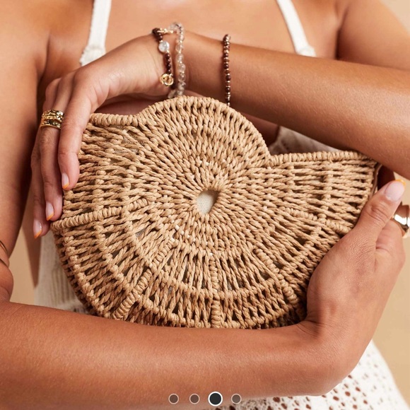 NWT! ASOS Crochet Shell Crossbody Bag - Picture 3 of 4